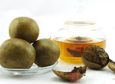 羅漢果味甘性涼,歸肺、大腸經,有潤肺止咳,生津止渴的功效,適用於肺熱或肺燥咳嗽 羅漢果味甘性涼,歸肺、大腸經,有潤肺止咳,生津止渴的功效,適用於肺熱或肺燥咳嗽
