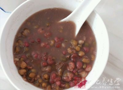 紅豆綠豆粥是一道美味的菜肴