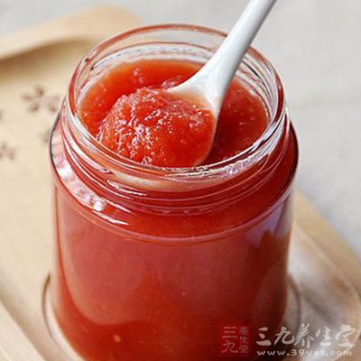 番茄劃十字放入開水燙一下
