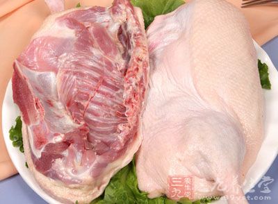 鴨的營養價值很高,可食部分鴨肉中的蛋白質含量約16%-25%,比畜肉含量高得多 鴨的營養價值很高,可食部分鴨肉中的蛋白質含量約16%-25%,比畜肉含量高得多