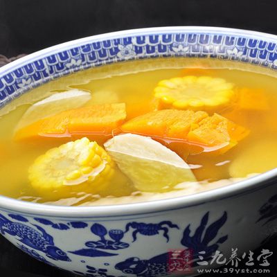 南瓜去皮、籽洗淨,切成薄片上鍋蒸約半小時,蒸軟後取出放涼 南瓜去皮、籽洗淨,切成薄片上鍋蒸約半小時,蒸軟後取出放涼