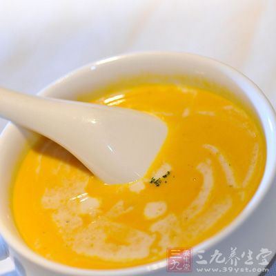 唐排骨冷水下飛水, 洗淨候用, 南瓜洗淨切開去籽, 切小粒 唐排骨冷水下飛水, 洗淨候用, 南瓜洗淨切開去籽, 切小粒