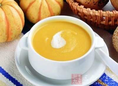 南瓜去皮洗淨切片備用 南瓜去皮洗淨切片備用