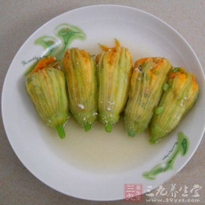 泡紅椒3個，泡姜1塊，蒜1個，生抽，醋，糖，澱粉，蔥花適量