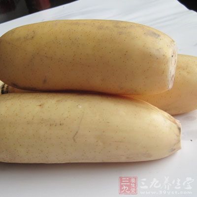 制作步驟:蓮藕洗淨削皮備用,糯米泡水半小時以上,備用 制作步驟:蓮藕洗淨削皮備用,糯米泡水半小時以上,備用