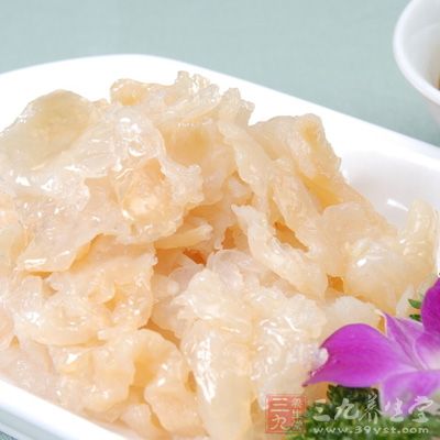 海蜇能軟堅散結、行淤化積、清熱化痰，對氣管炎、哮喘、胃潰瘍、風濕性關節炎等疾病有益