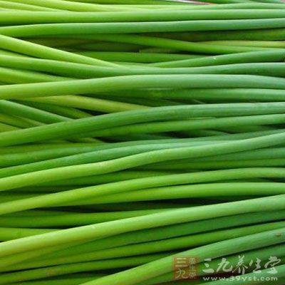 蒜苗煸炒過油之後,放肉絲一起炒。放鹽,味精。煸炒嫩了之後。出鍋即可 蒜苗煸炒過油之後,放肉絲一起炒。放鹽,味精。煸炒嫩了之後。出鍋即可