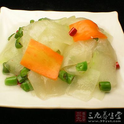 鍋中放色拉油(燒這道菜油可以放的少一些