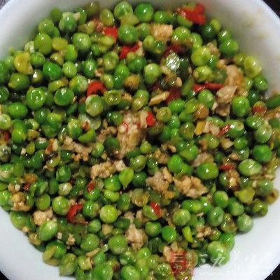 鍋中加入油燒熱