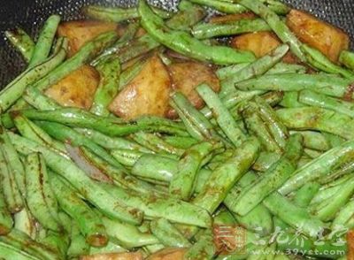 炖菜是最好是後放鹽,因為鹽經過大火的炖會產生亞硝酸鹽,對身體不好 炖菜是最好是後放鹽,因為鹽經過大火的炖會產生亞硝酸鹽,對身體不好