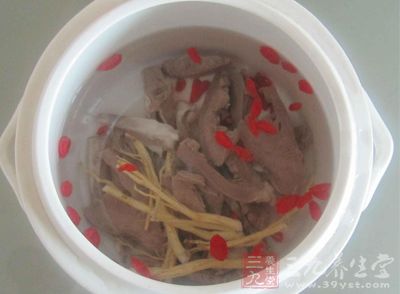 豬心枸杞湯最後調至電炖鍋自動擋，2小時即可