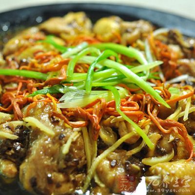 生姜末、大蒜末、蔥末少許、兩勺黃豆醬、五六顆青泡椒、干辣椒 生姜末、大蒜末、蔥末少許、兩勺黃豆醬、五六顆青泡椒、干辣椒