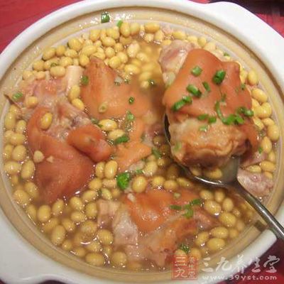 自制黃豆豬蹄湯的制作方法