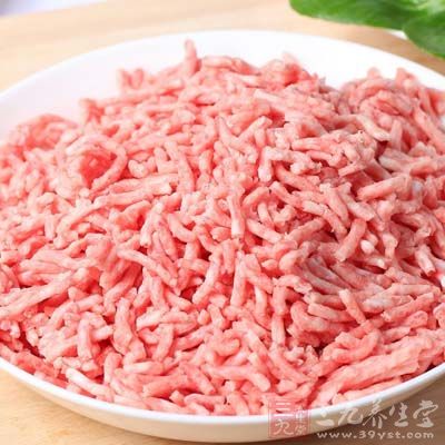 材料:豬肉餡150克,冬瓜150克,雞蛋白(雞蛋清)1個,食鹽10克,雞精3克,姜3克,料酒5毫升,香油5毫升,香菜適量 材料:豬肉餡150克,冬瓜150克,雞蛋白(雞蛋清)1個,食鹽10克,雞精3克,姜3克,料酒5毫升,香油5毫升,香菜適量