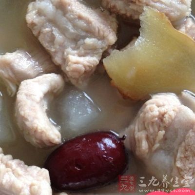 蘆筍清洗後，切段，大致食指長短