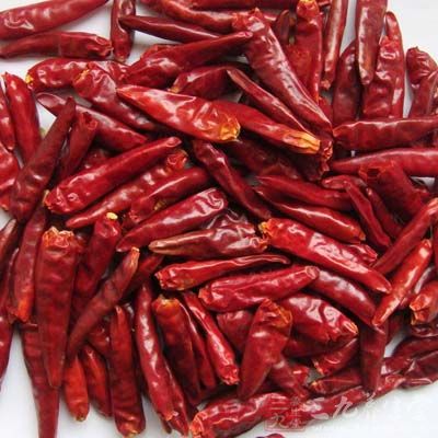 做法：干辣椒25克，熟花生150克，花椒40粒，食油適量，食鹽2勺，味精少許