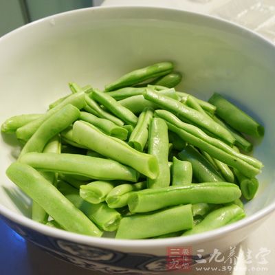豆角撕去老筋去頭尾