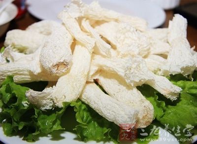 竹荪蛋含有16種氨基酸和豐富的蛋白質，有活血、補氣、祛痛的作用