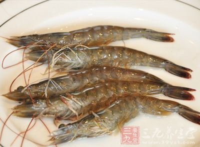 主料：新鮮的河蝦200克
