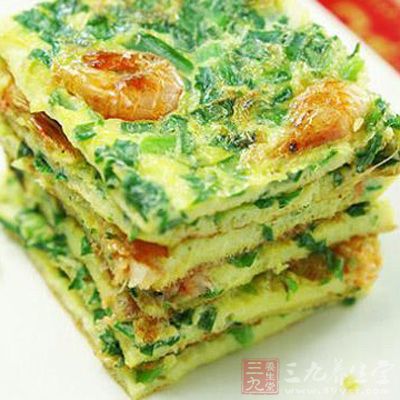 表面煎成金黃誘人的河蝦韭菜蛋餅就成功了