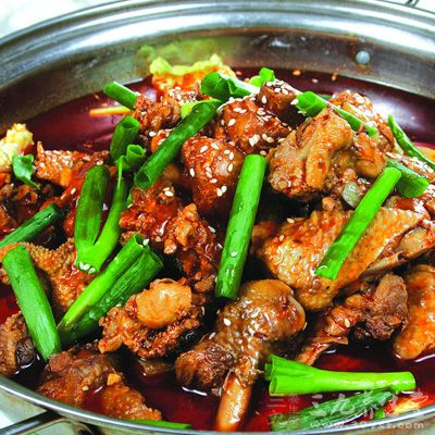 香料份量宜少不宜多,目的在於提升啤酒鴨的鮮香味 香料份量宜少不宜多,目的在於提升啤酒鴨的鮮香味