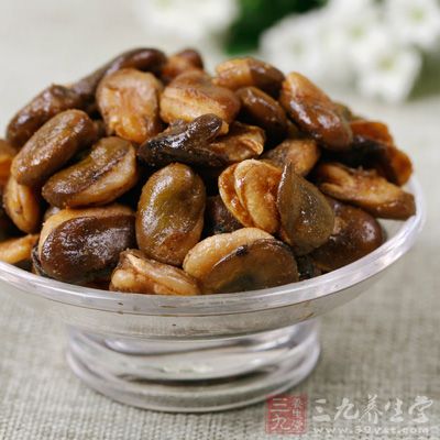 基本就是淺黃色，不用炸過頭，香酥蠶豆即可