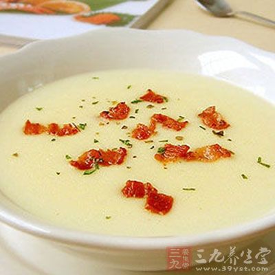 星期日：午餐魚泥胡蘿卜米粉明亮雙眸