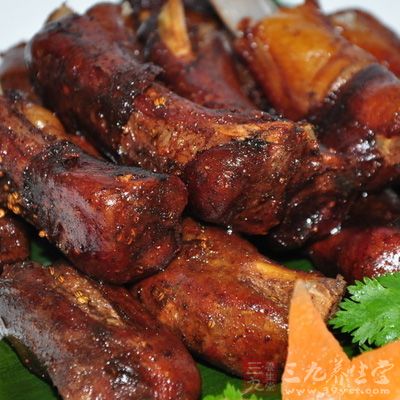 排骨的熱量(以100克可食部分計)是278大卡(1163千焦)