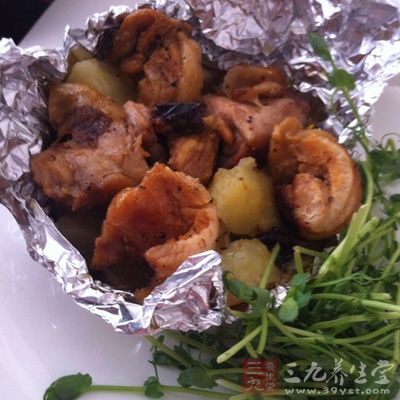 雞肉+李子：一起吃會引起痢疾，可以用雞屎白治療