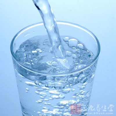 腎結石患者在手術後應該多喝水