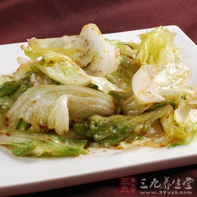 鍋內放水,水開後加入少許食鹽 鍋內放水,水開後加入少許食鹽