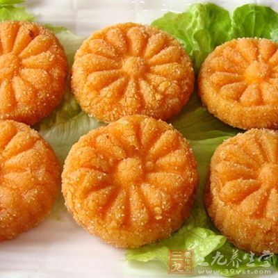 將南瓜切小塊，煮熟