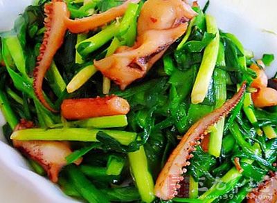 鱿魚須炒韭菜的制作方法