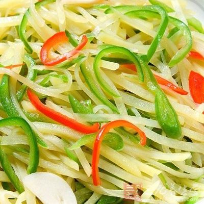 應挑選表面光滑、不傷不爛、無蟲眼、無病斑、個體較大的土豆 應挑選表面光滑、不傷不爛、無蟲眼、無病斑、個體較大的土豆