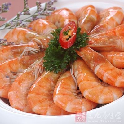 姜蔥蒜在加入後,還要一定的時間才能炒出香味,所以蝦煎至有些酥脆時就可以放了 姜蔥蒜在加入後,還要一定的時間才能炒出香味,所以蝦煎至有些酥脆時就可以放了
