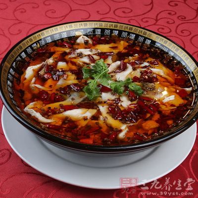 開鍋後就熟了，連湯到入豆芽上面