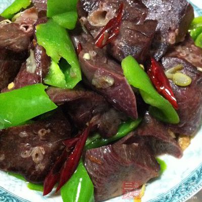 出鍋前加入雞精，翻炒勻，炒豬肺即可出鍋