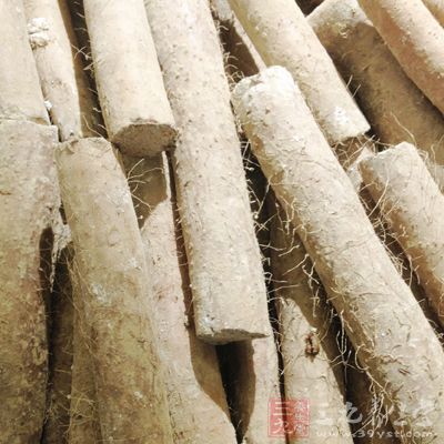 我們可以把山藥和薏米一起煮
