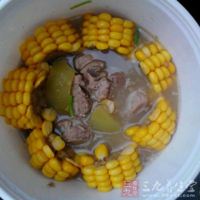 玉米冬瓜排骨湯有清熱利濕的作用