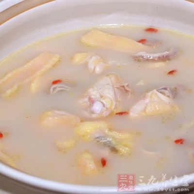 先取出豬肚雞