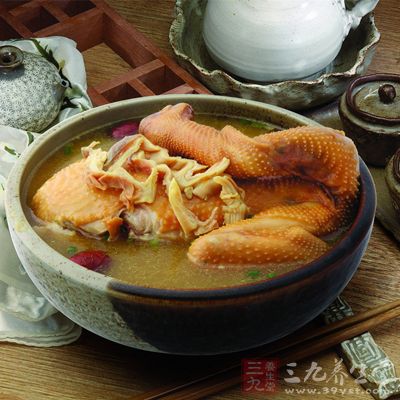 整只雞塞入豬肚裡
