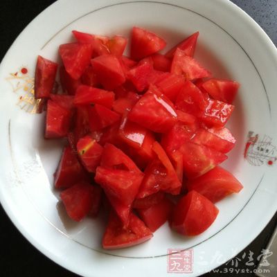再加入准備好的西紅柿丁繼續炒香