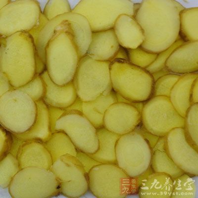 放入些許姜片 放入些許姜片