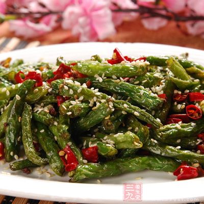 最後加少許雞精，淋入香油、料酒