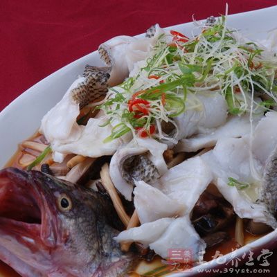 蒸魚最主要掌握火候和時間。 8分鐘總結的很精辟了 蒸魚最主要掌握火候和時間。 8分鐘總結的很精辟了