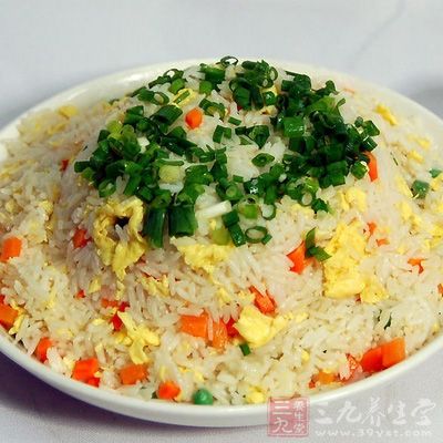爆香後把配料盛起待用