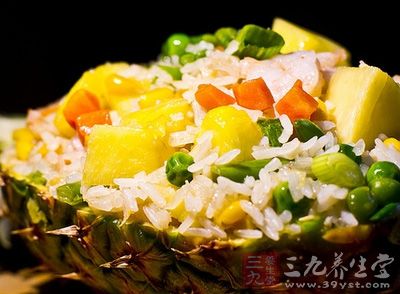 菠蘿蝦仁火腿炒飯的制作方法