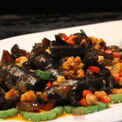 燒前須仔細刷洗並汆燙或用高湯煨煮片刻去除腥味