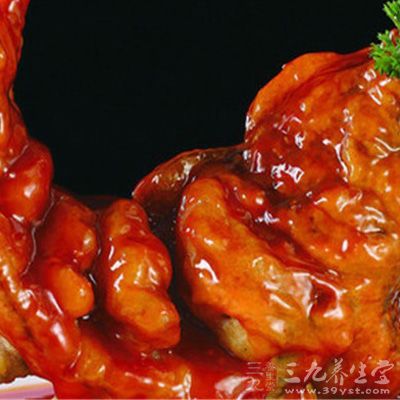 要注意掌握好火候,初次入鍋時鍋內油溫要高一些 要注意掌握好火候,初次入鍋時鍋內油溫要高一些
