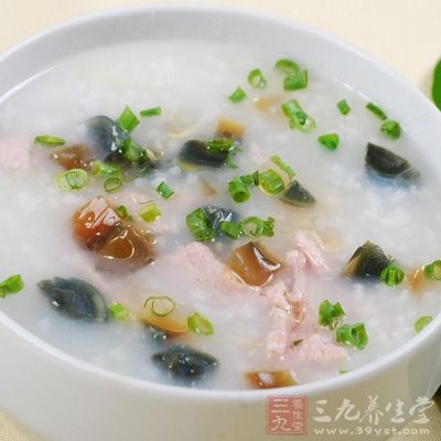 糯米和珍珠米洗淨用少許的調和油拌過